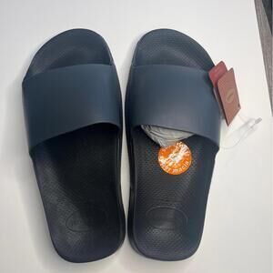 Havianas size 9/10 women’s sandals. Navy blue